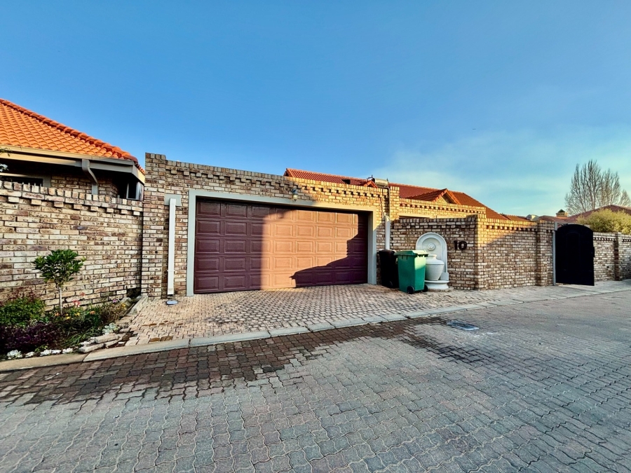 4 Bedroom Property for Sale in Mooivallei Park North West